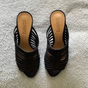 Black ribbed heels